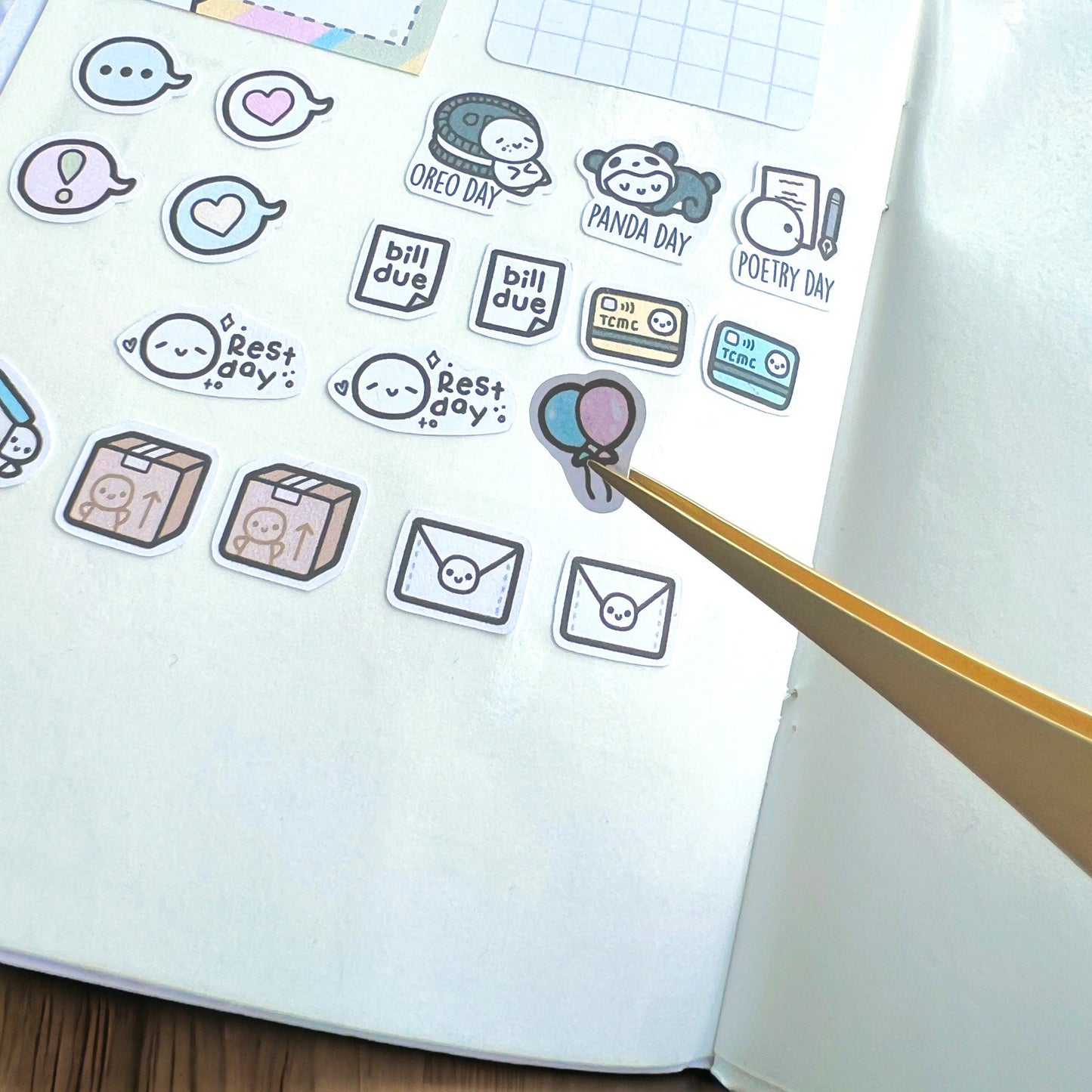 Ultimate Customizable Reusable Sticker Book for Creative Souls - 4x6 Inches of Artistic Bliss!